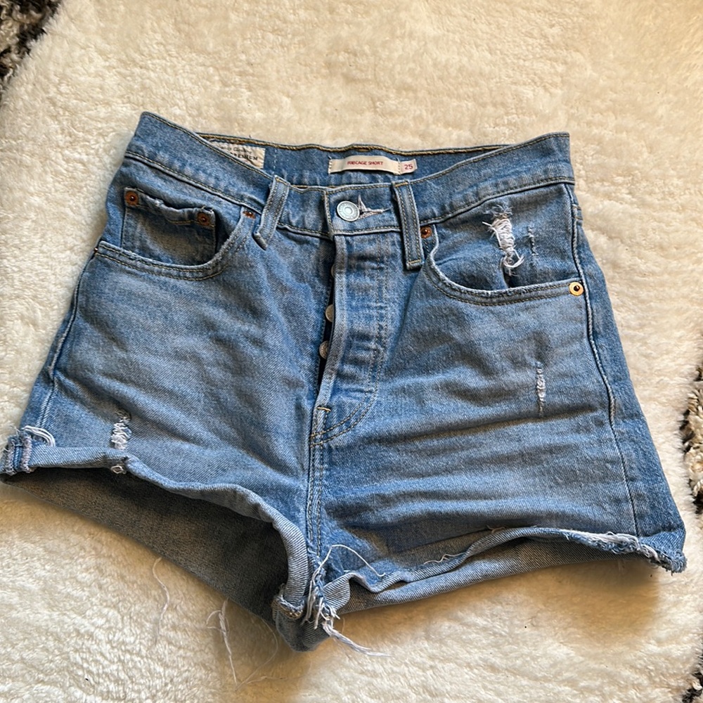 Levi’s rib cage short